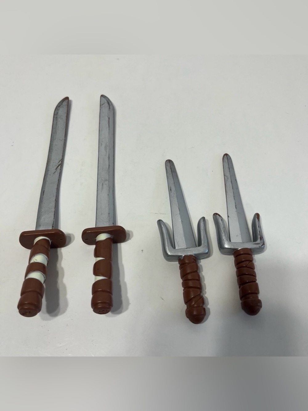TEENAGE MUTANT NINJA TURTLES swords sai’s for 2002 giant Raphael action figure